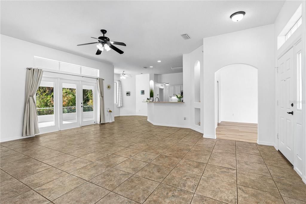 En Venta: $425,000 (3 camas, 2 baños, 1836 Pies cuadrados)