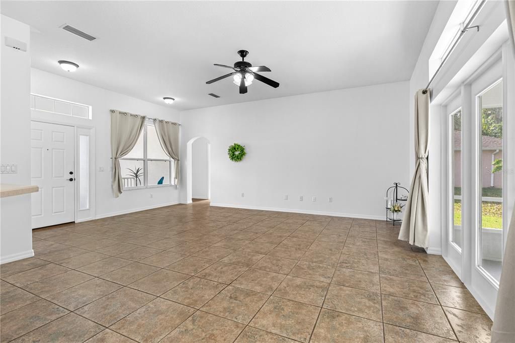 En Venta: $425,000 (3 camas, 2 baños, 1836 Pies cuadrados)