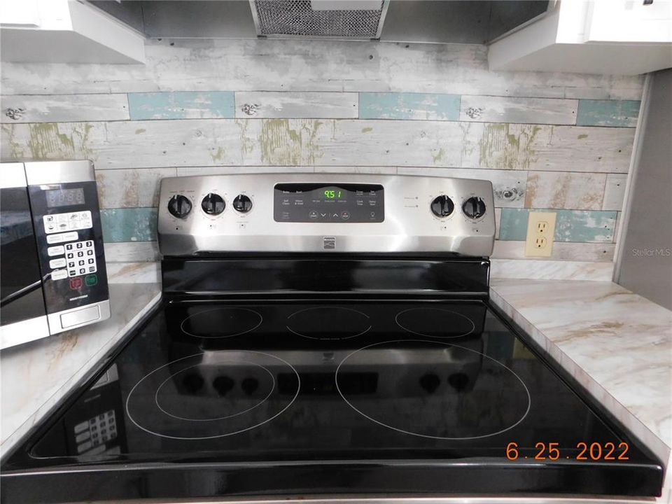 В аренду: $1,300 (2 спален, 1 ванн, 672 Квадратных фут)