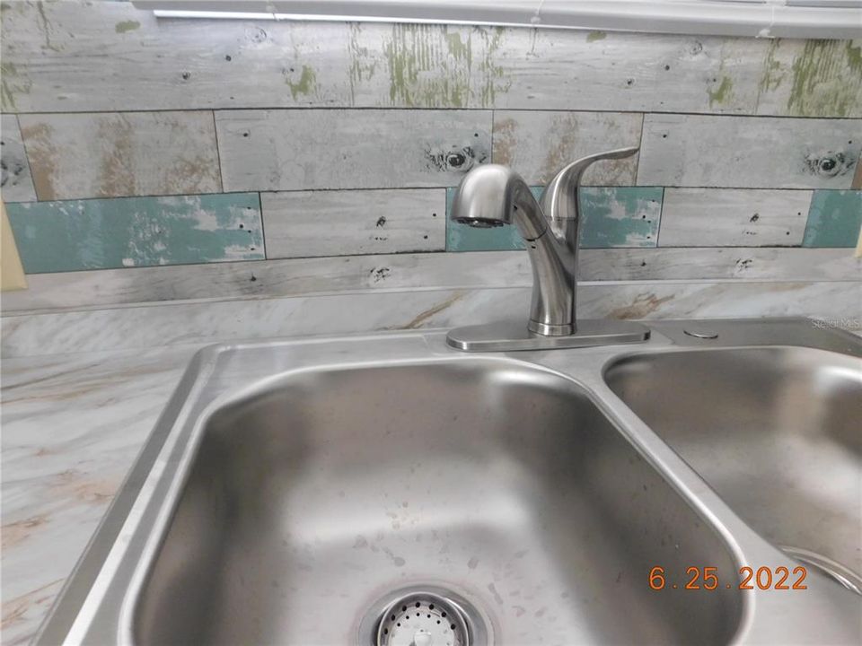 В аренду: $1,300 (2 спален, 1 ванн, 672 Квадратных фут)