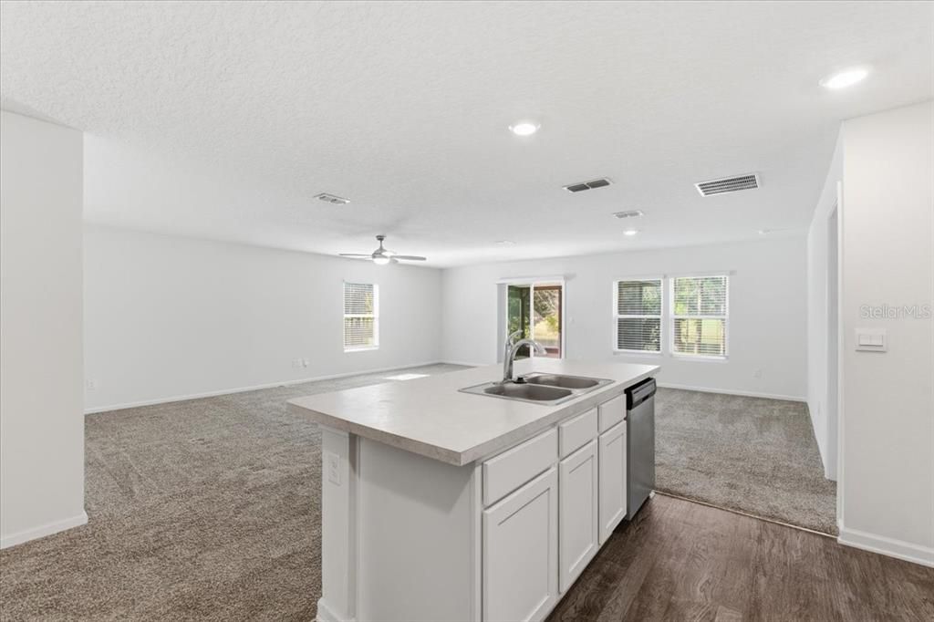 待售: $274,900 (3 贝兹, 2 浴室, 1714 平方英尺)