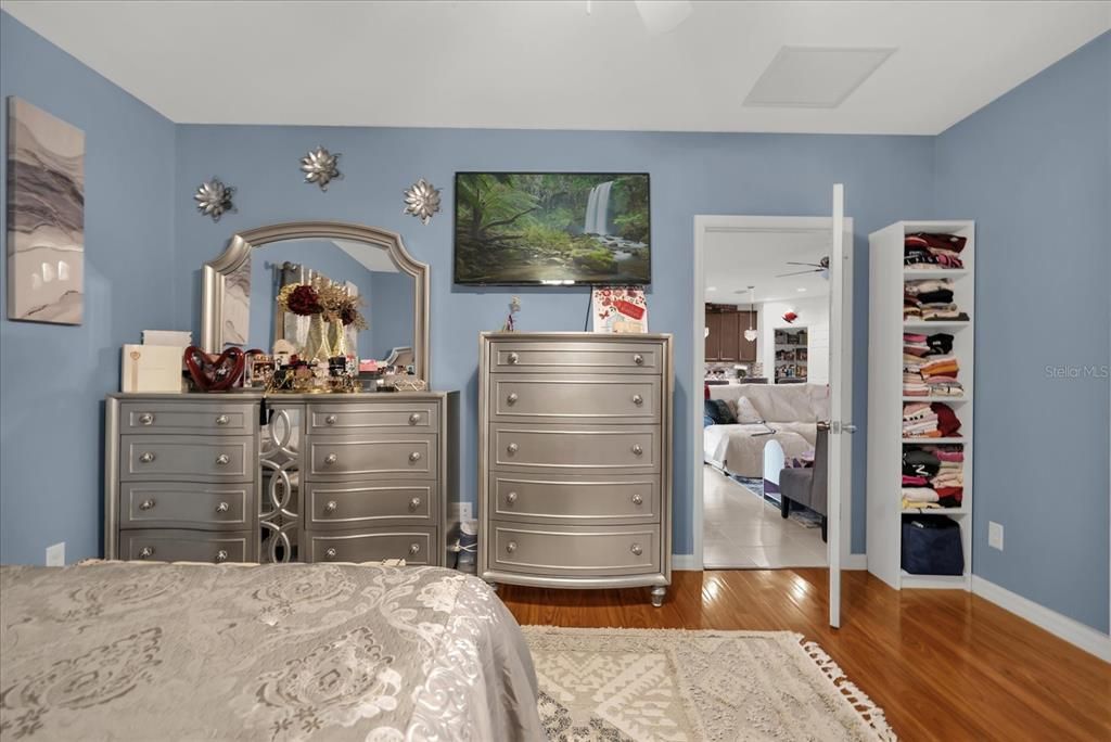 For Sale: $335,000 (4 beds, 2 baths, 1820 Square Feet)