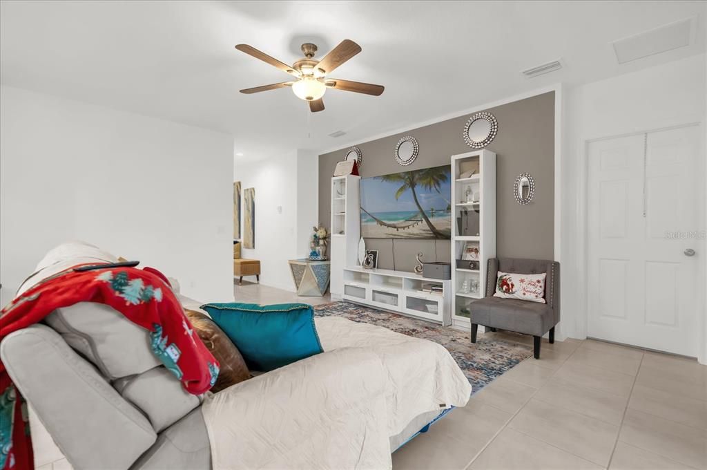 For Sale: $335,000 (4 beds, 2 baths, 1820 Square Feet)