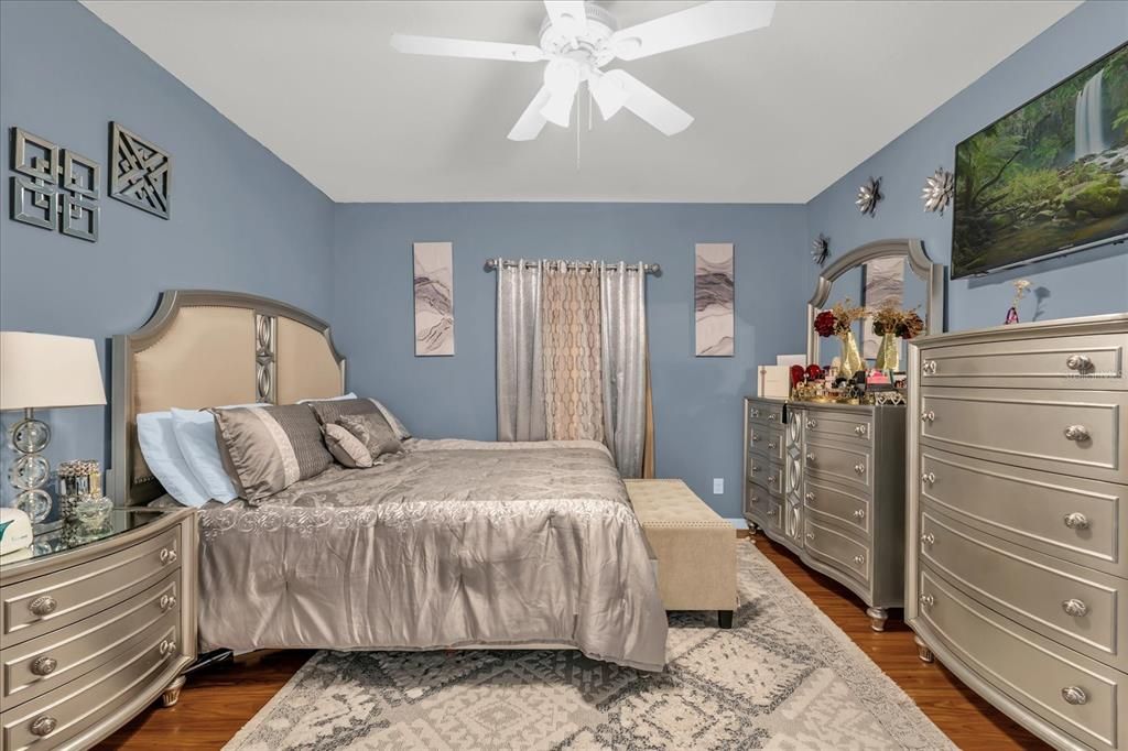 For Sale: $335,000 (4 beds, 2 baths, 1820 Square Feet)