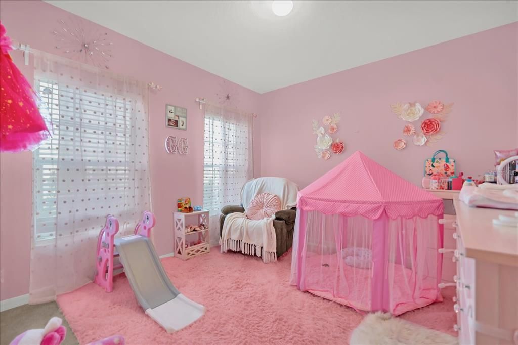 For Sale: $335,000 (4 beds, 2 baths, 1820 Square Feet)