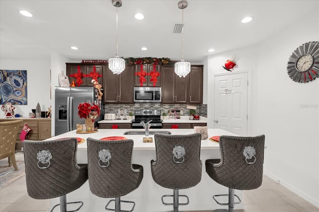 For Sale: $335,000 (4 beds, 2 baths, 1820 Square Feet)