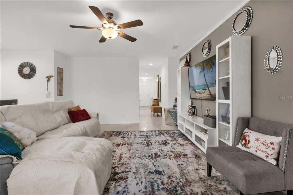 For Sale: $335,000 (4 beds, 2 baths, 1820 Square Feet)