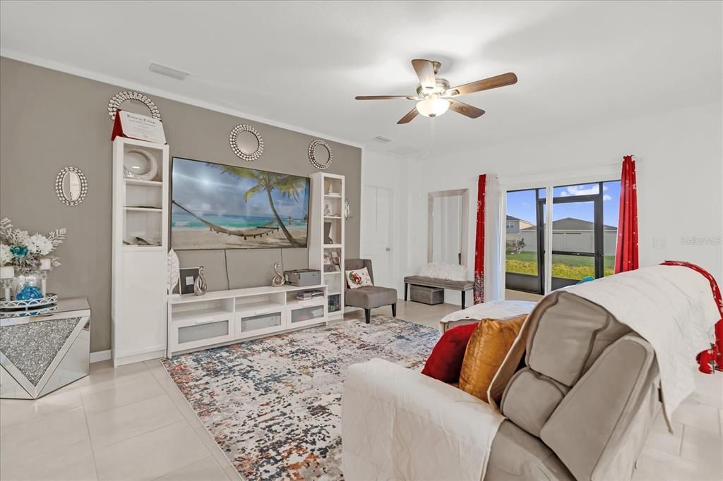 For Sale: $335,000 (4 beds, 2 baths, 1820 Square Feet)