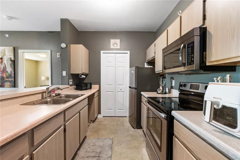 For Rent: $1,800 (2 beds, 2 baths, 1142 Square Feet)