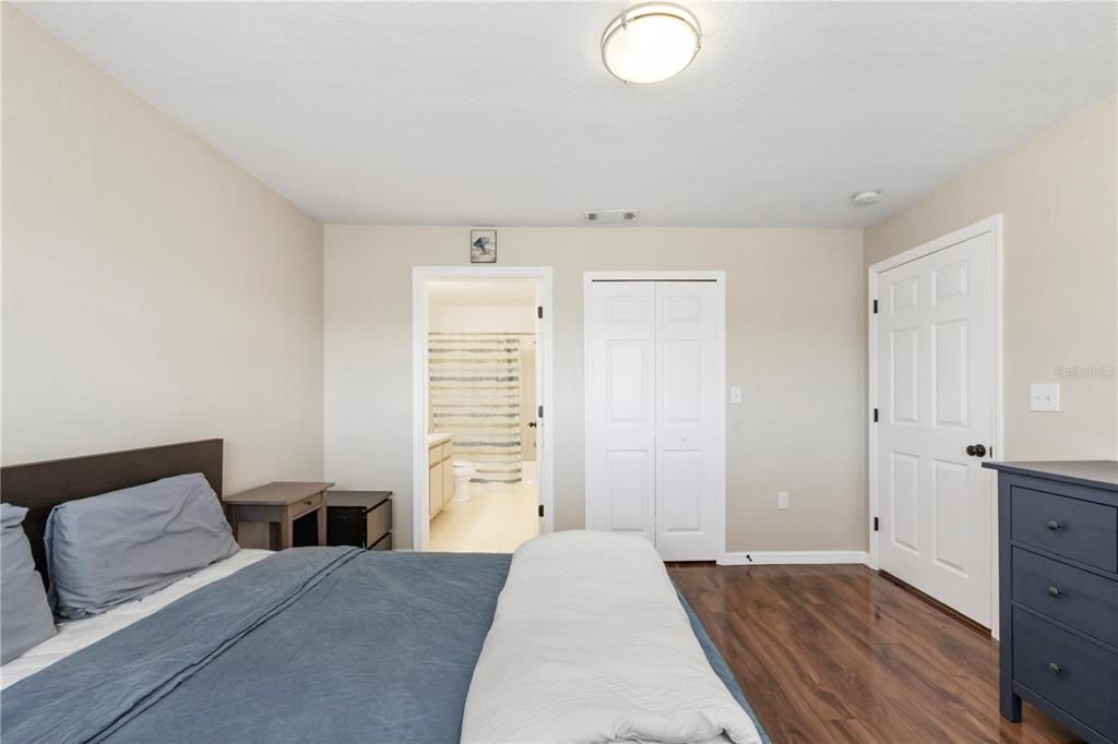 For Rent: $1,800 (2 beds, 2 baths, 1142 Square Feet)