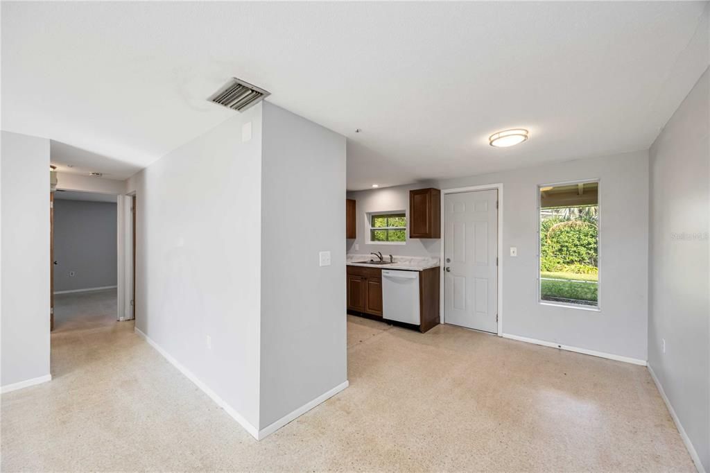 待售: $289,000 (2 贝兹, 2 浴室, 1000 平方英尺)