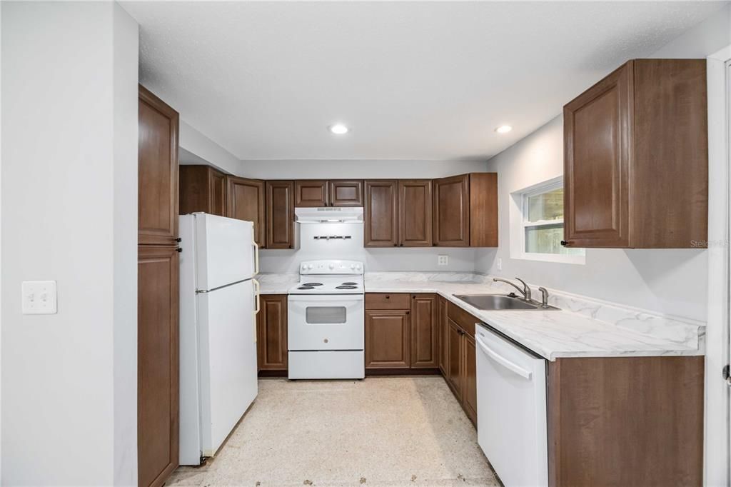 待售: $289,000 (2 贝兹, 2 浴室, 1000 平方英尺)