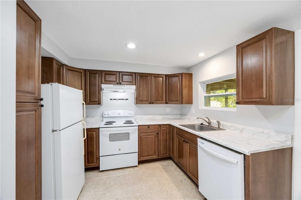 待售: $289,000 (2 贝兹, 2 浴室, 1000 平方英尺)