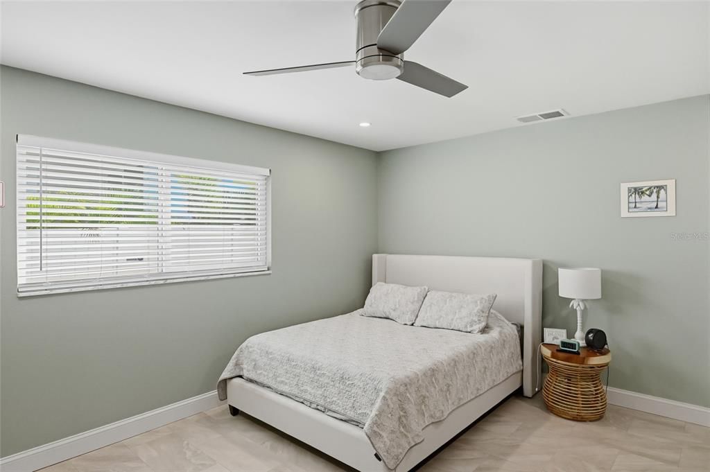 待售: $1,849,000 (2 贝兹, 2 浴室, 1735 平方英尺)