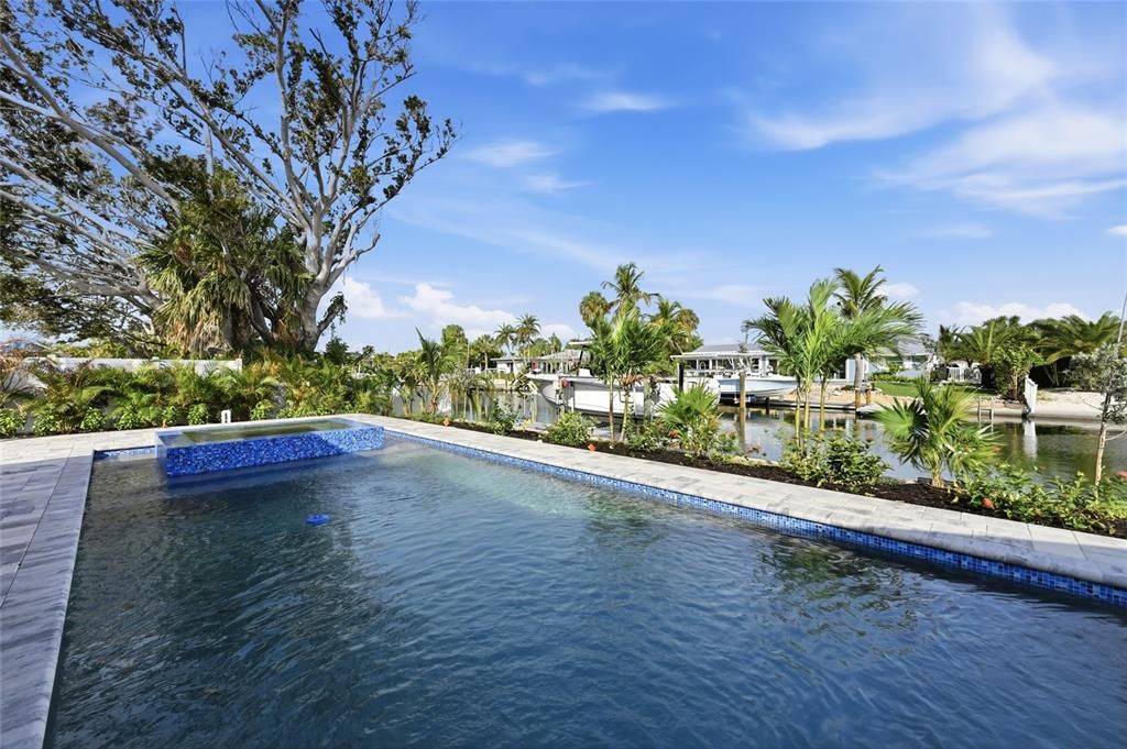 待售: $1,849,000 (2 贝兹, 2 浴室, 1735 平方英尺)