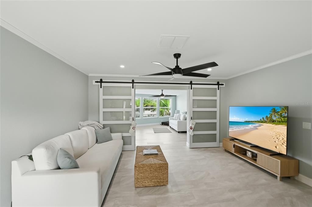 待售: $1,849,000 (2 贝兹, 2 浴室, 1735 平方英尺)