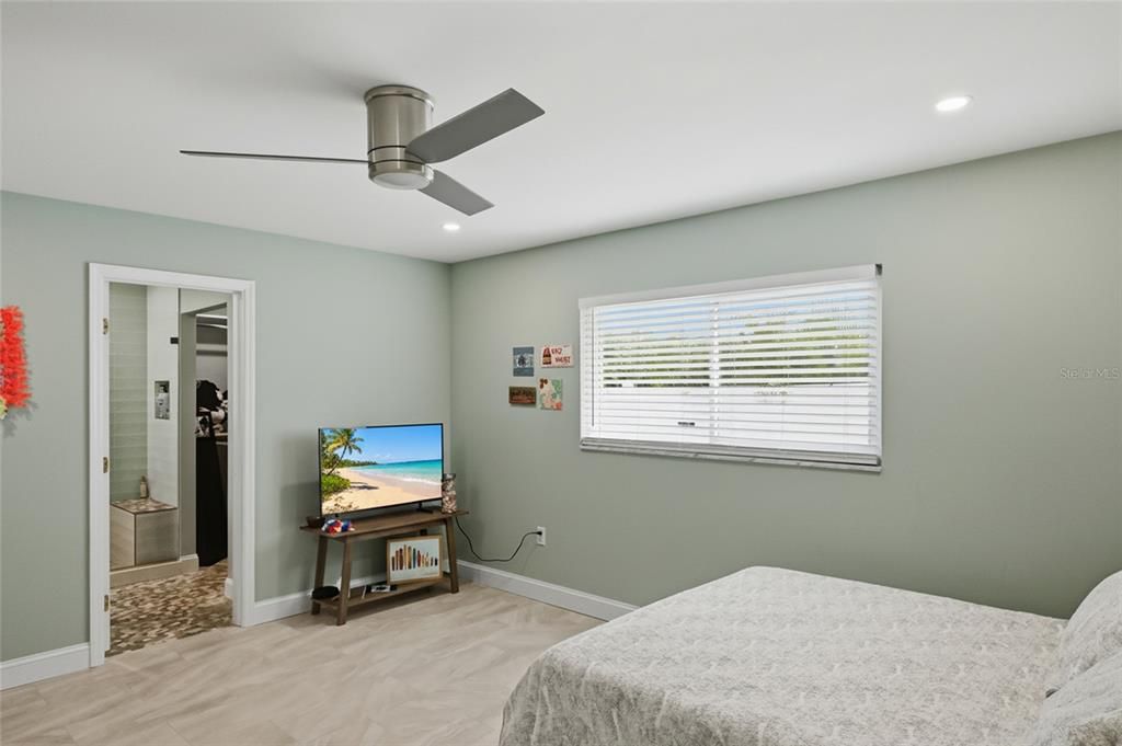 待售: $1,849,000 (2 贝兹, 2 浴室, 1735 平方英尺)