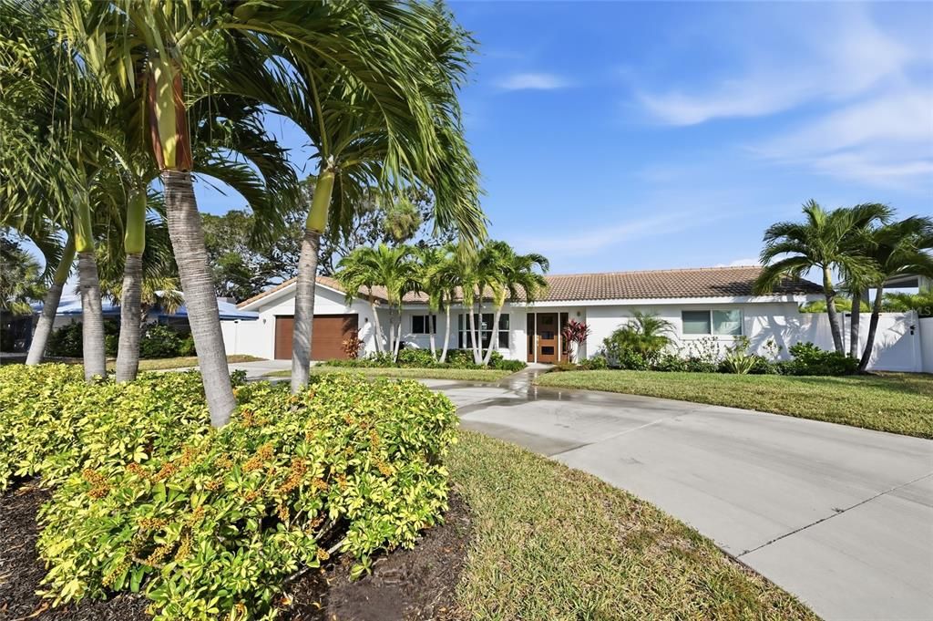 For Sale: $1,849,000 (2 beds, 2 baths, 1735 Square Feet)