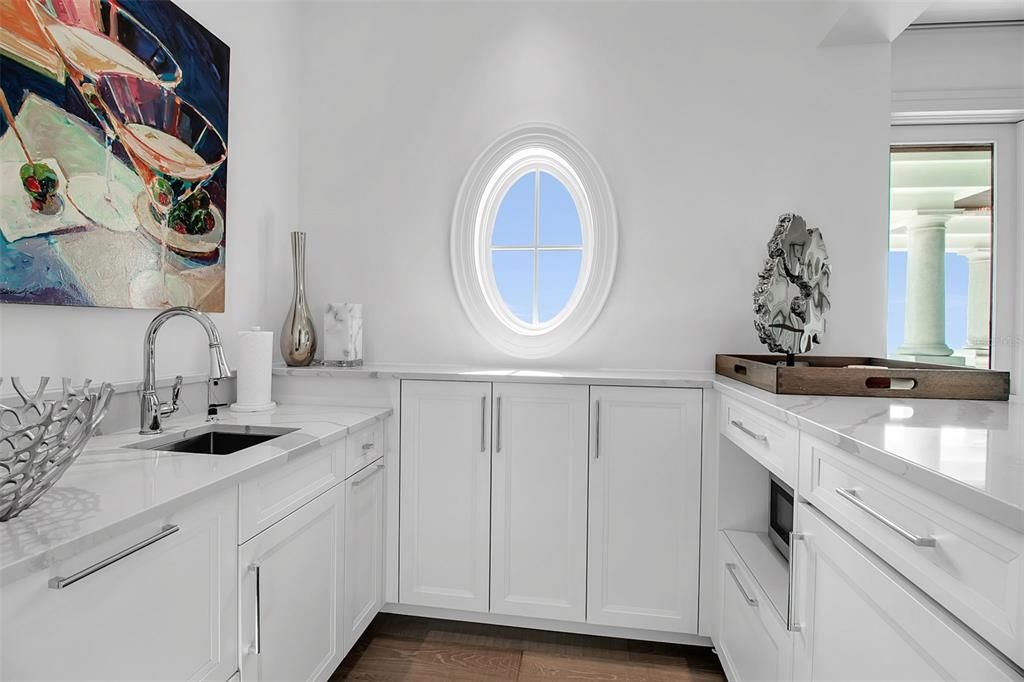 На продажу: $26,000,000 (5 спален, 5 ванн, 10600 Квадратных фут)