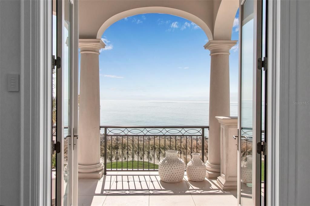 На продажу: $26,000,000 (5 спален, 5 ванн, 10600 Квадратных фут)