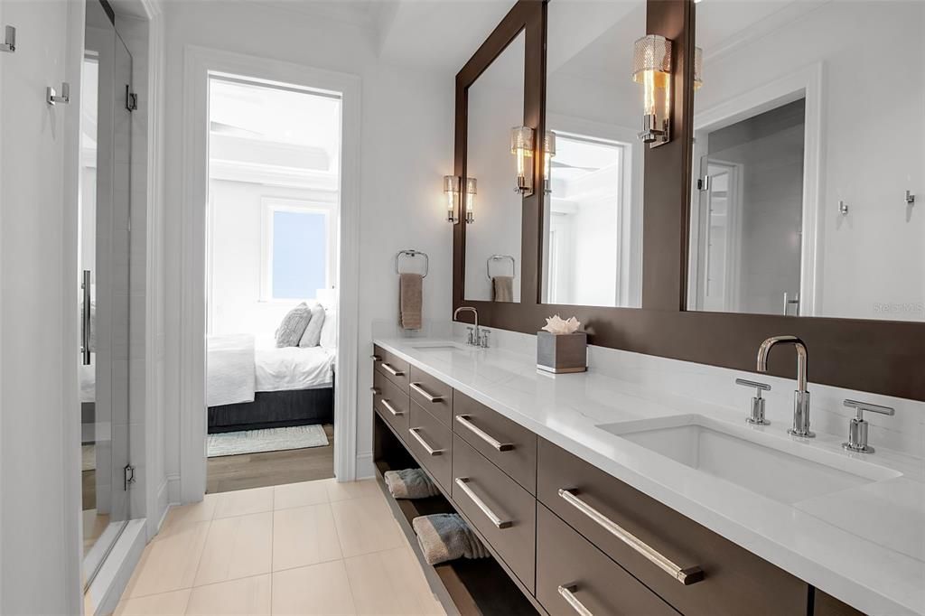 На продажу: $26,000,000 (5 спален, 5 ванн, 10600 Квадратных фут)