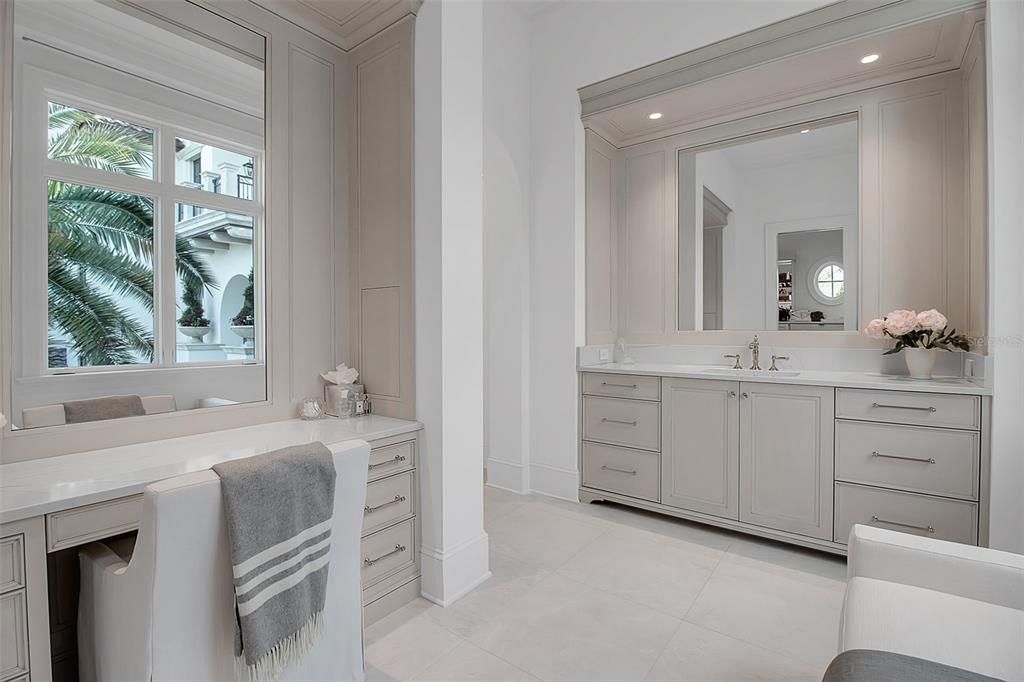 На продажу: $26,000,000 (5 спален, 5 ванн, 10600 Квадратных фут)