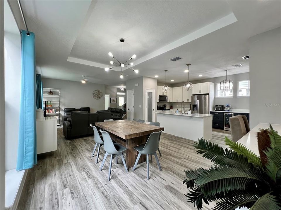 En Venta: $979,000 (5 camas, 3 baños, 2196 Pies cuadrados)