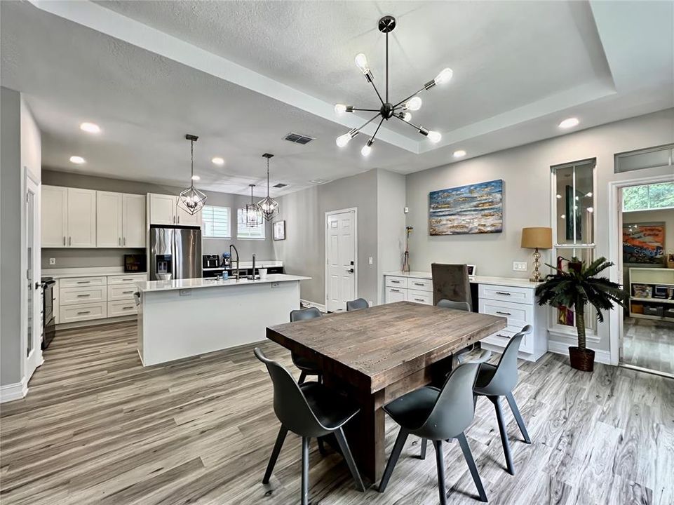 En Venta: $979,000 (5 camas, 3 baños, 2196 Pies cuadrados)