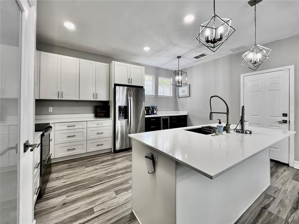 En Venta: $979,000 (5 camas, 3 baños, 2196 Pies cuadrados)