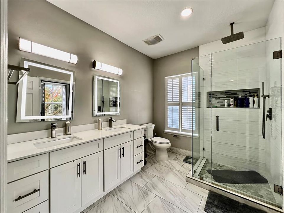 En Venta: $979,000 (5 camas, 3 baños, 2196 Pies cuadrados)