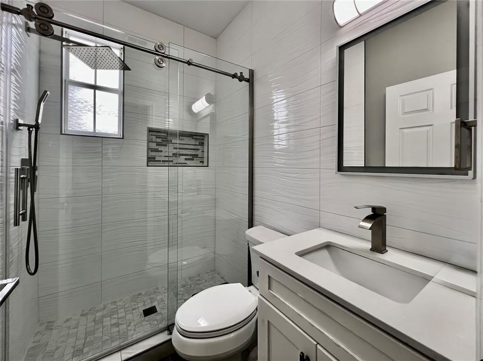 En Venta: $979,000 (5 camas, 3 baños, 2196 Pies cuadrados)