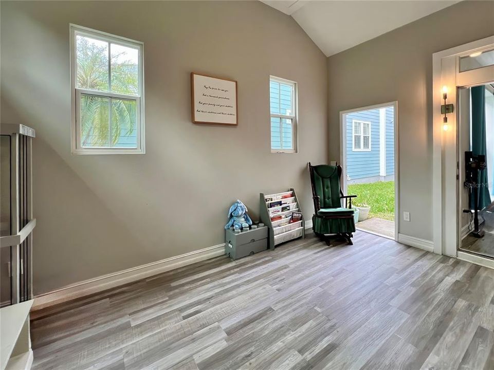 En Venta: $979,000 (5 camas, 3 baños, 2196 Pies cuadrados)