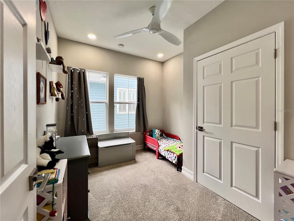 En Venta: $979,000 (5 camas, 3 baños, 2196 Pies cuadrados)