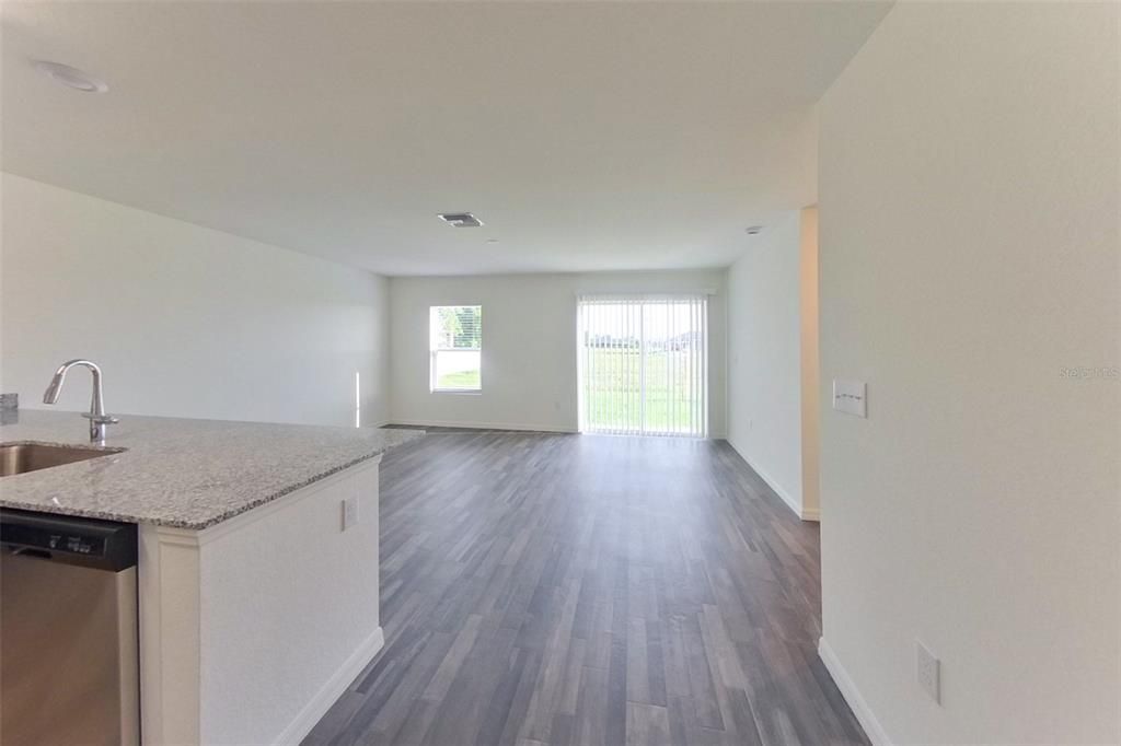 出租: $1,665 (4 贝兹, 2 浴室, 1449 平方英尺)