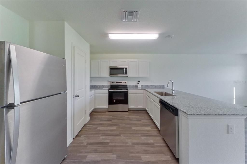 出租: $1,665 (4 贝兹, 2 浴室, 1449 平方英尺)