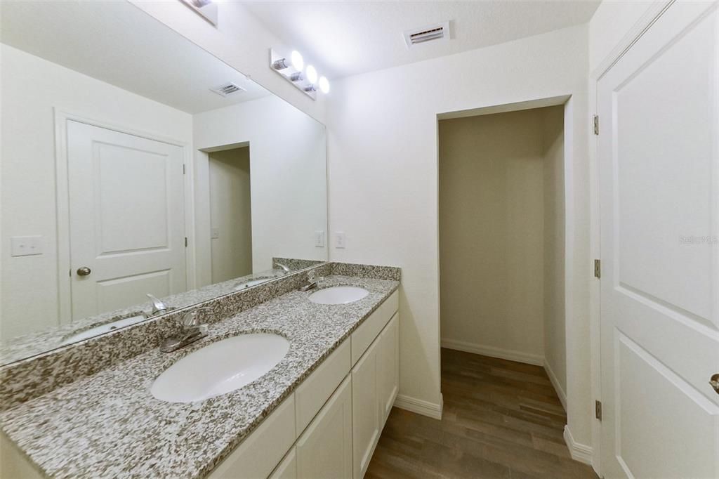 出租: $1,665 (4 贝兹, 2 浴室, 1449 平方英尺)