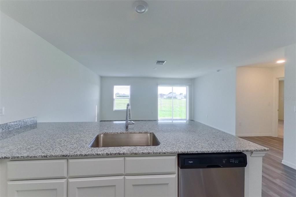 出租: $1,665 (4 贝兹, 2 浴室, 1449 平方英尺)