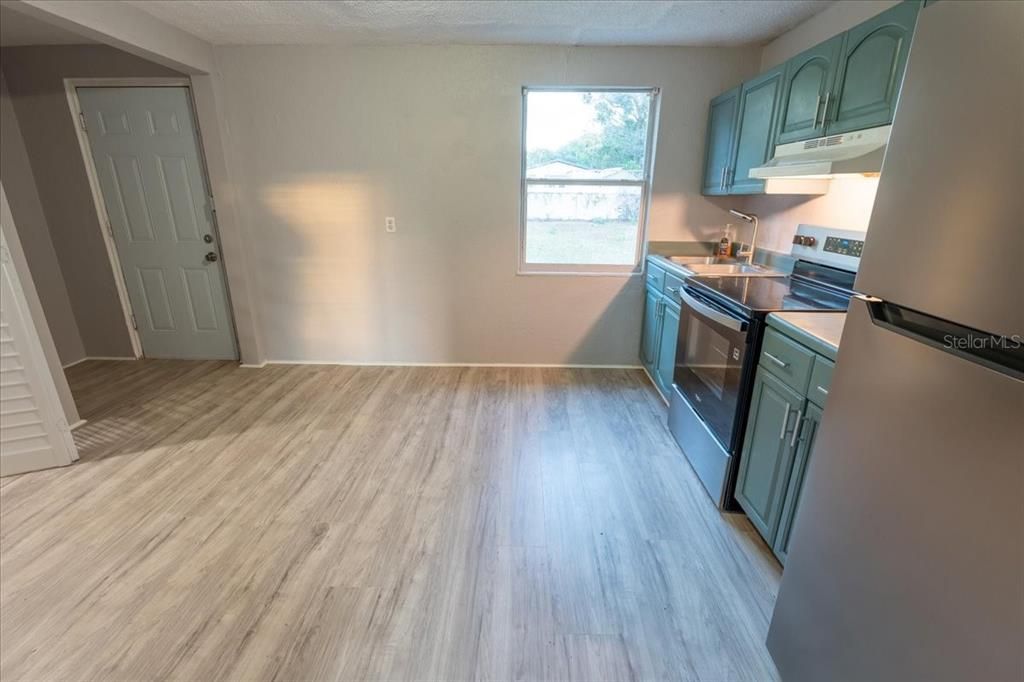 For Sale: $314,990 (3 beds, 1 baths, 816 Square Feet)