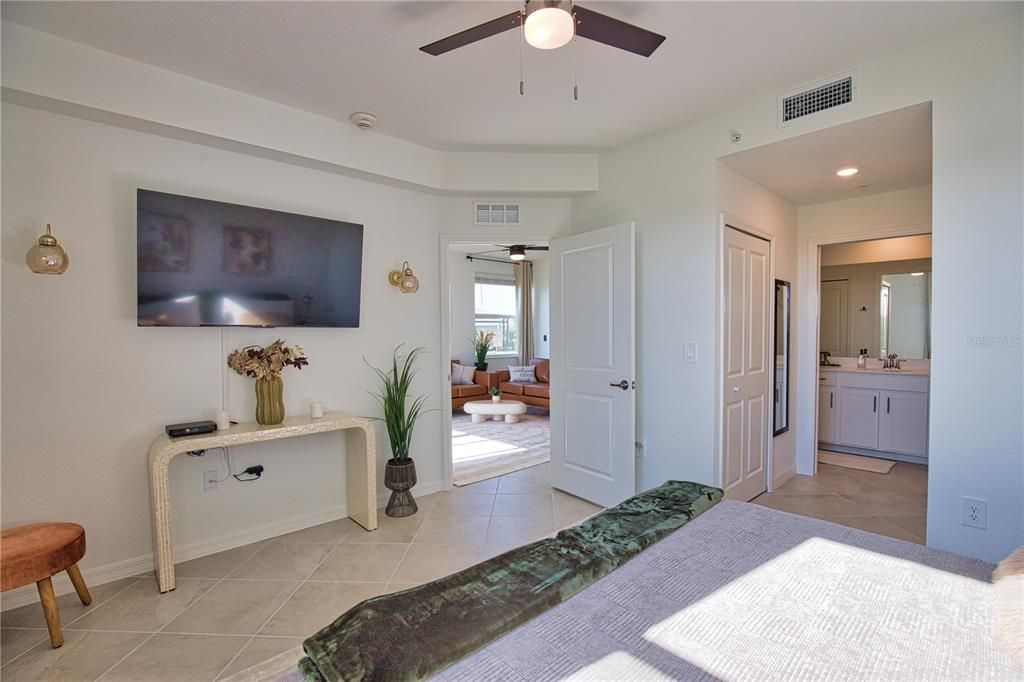 For Rent: $5,200 (3 beds, 2 baths, 1313 Square Feet)