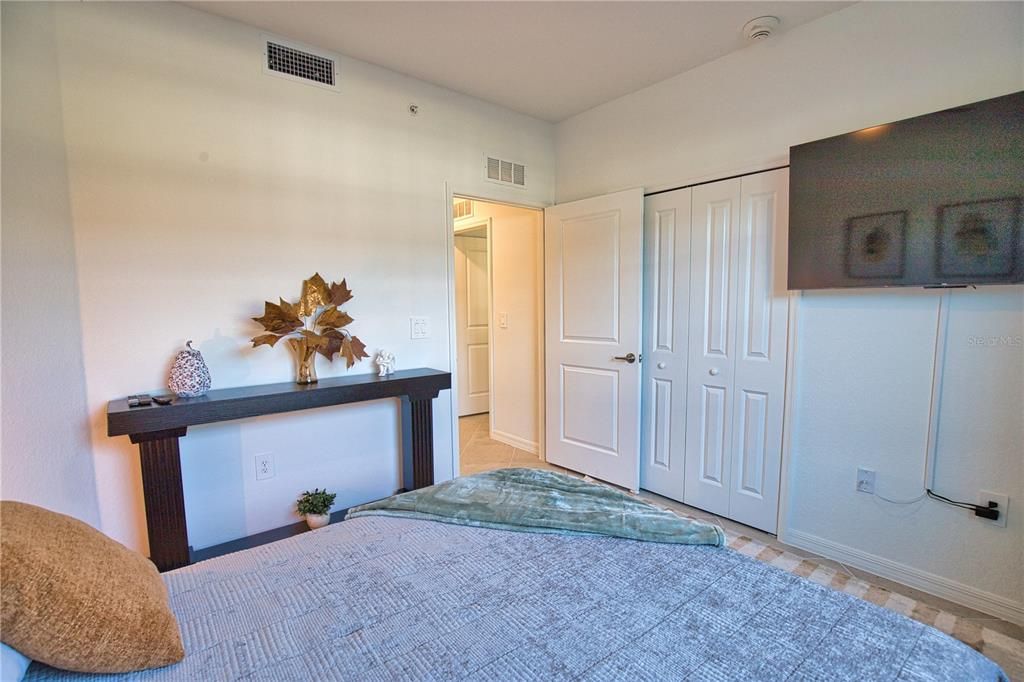 For Rent: $5,200 (3 beds, 2 baths, 1313 Square Feet)