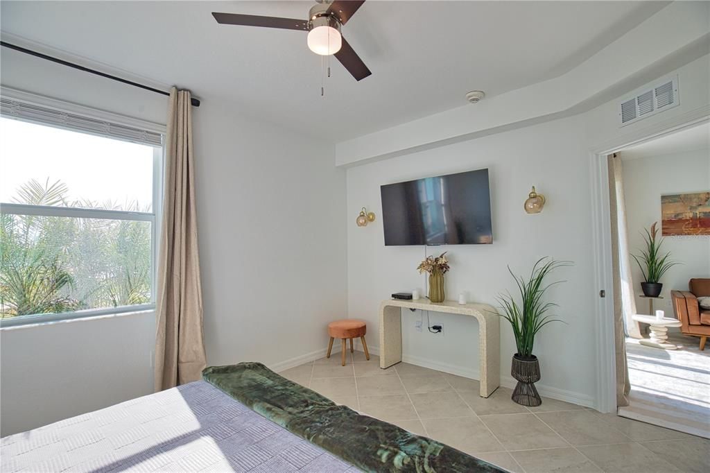 For Rent: $5,200 (3 beds, 2 baths, 1313 Square Feet)