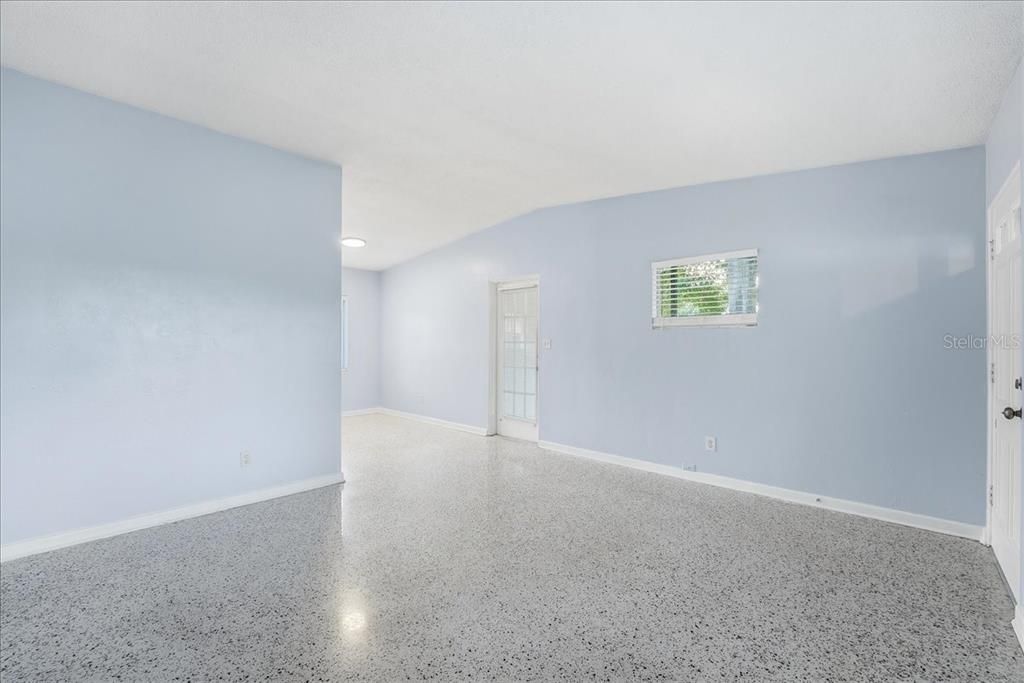 For Rent: $1,565 (2 beds, 1 baths, 800 Square Feet)