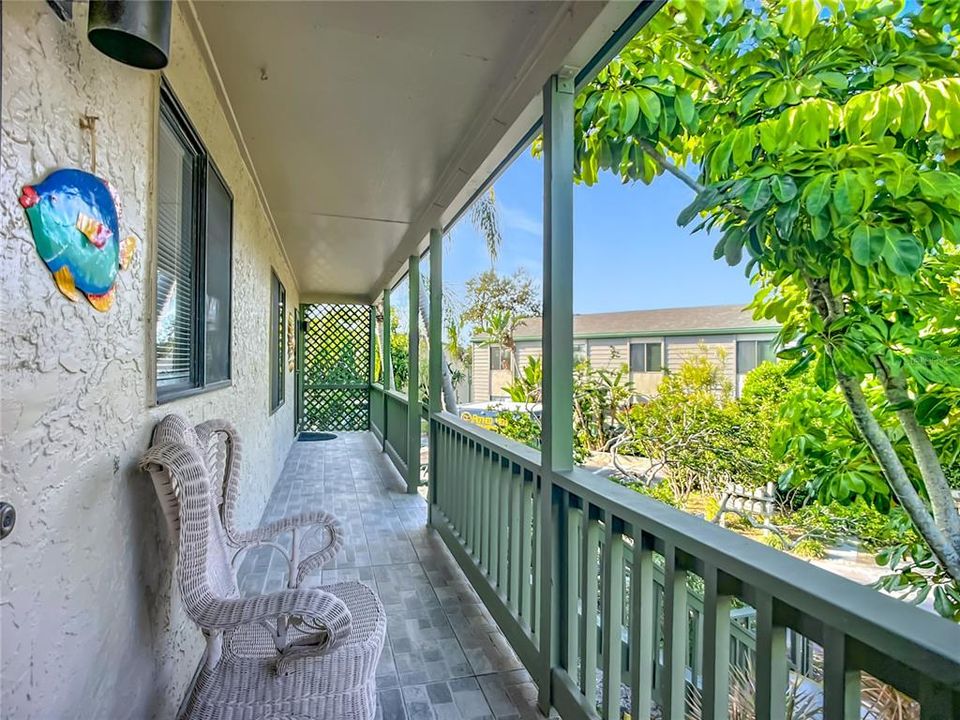 For Sale: $525,800 (2 beds, 2 baths, 1216 Square Feet)