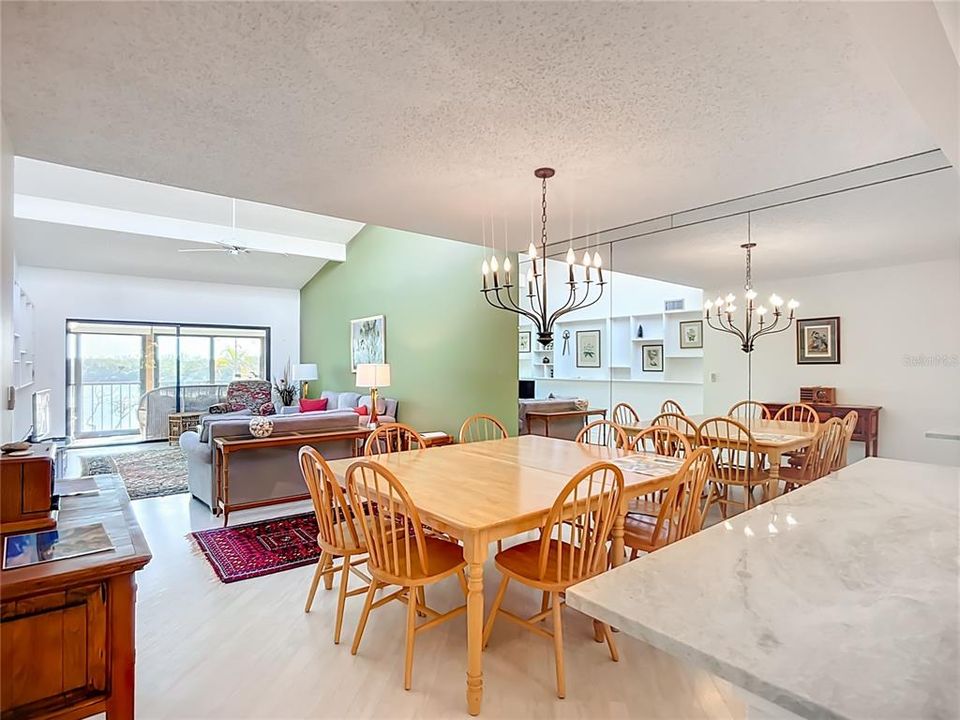 For Sale: $525,800 (2 beds, 2 baths, 1216 Square Feet)