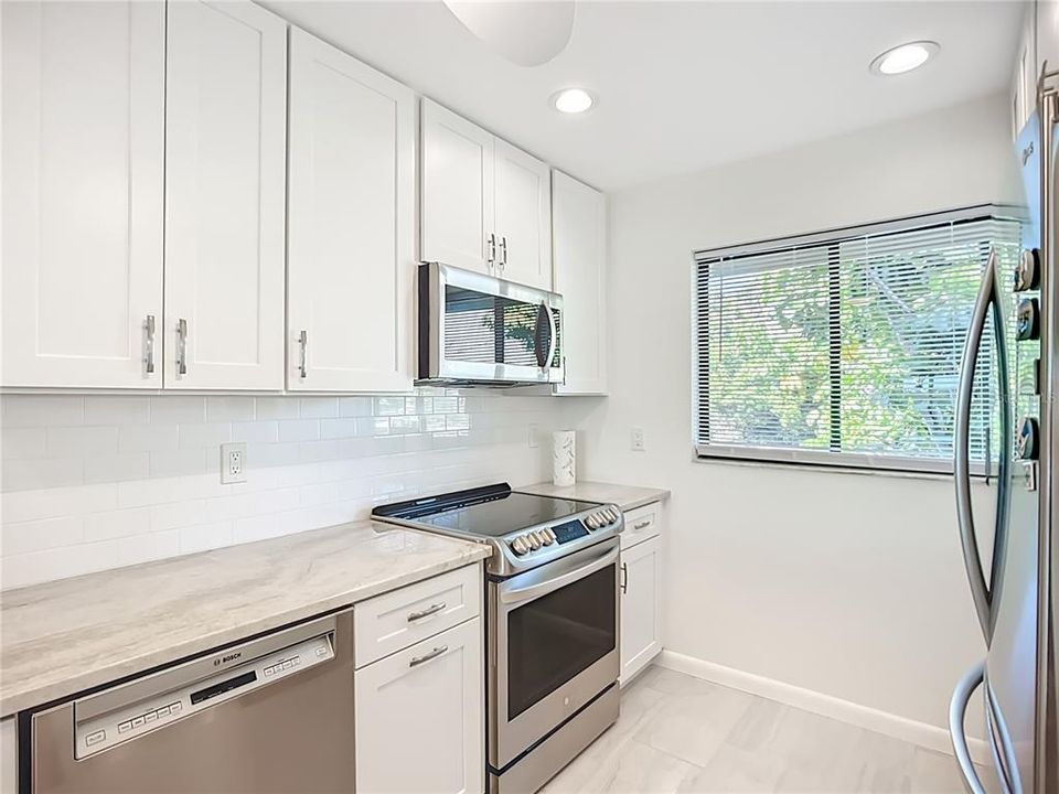 For Sale: $525,800 (2 beds, 2 baths, 1216 Square Feet)