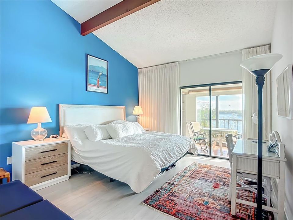 For Sale: $525,800 (2 beds, 2 baths, 1216 Square Feet)