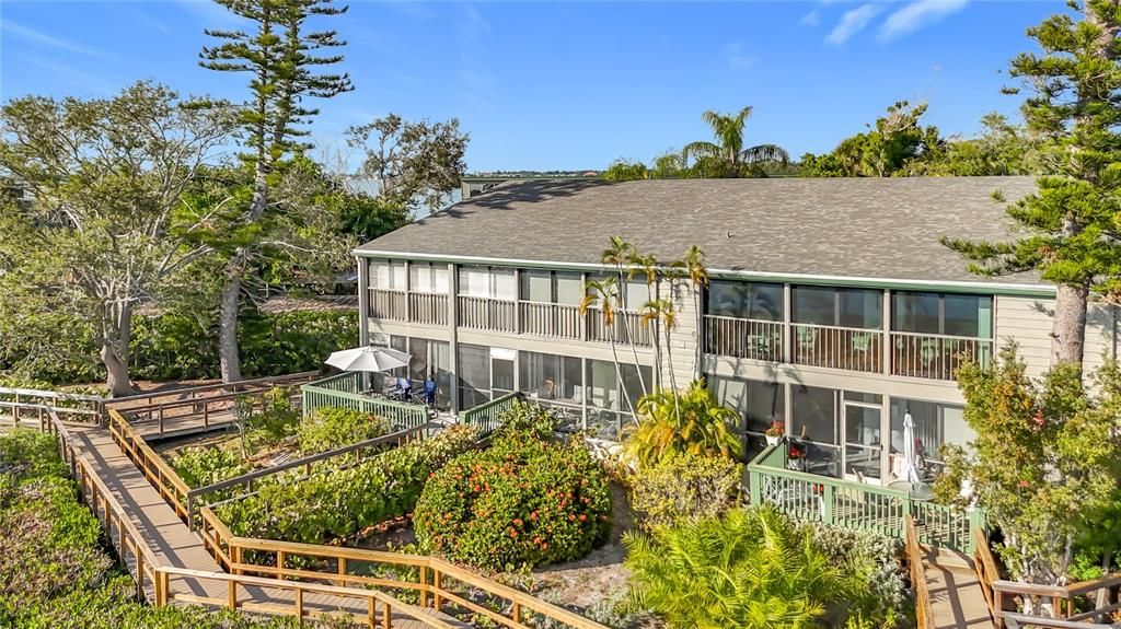 For Sale: $525,800 (2 beds, 2 baths, 1216 Square Feet)