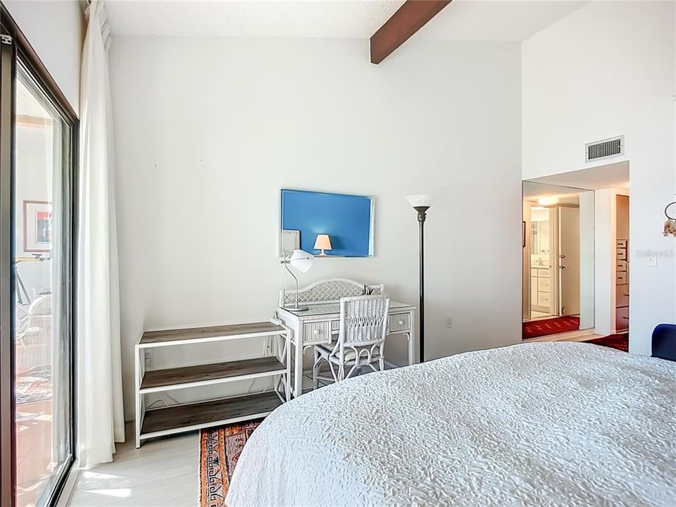 For Sale: $525,800 (2 beds, 2 baths, 1216 Square Feet)