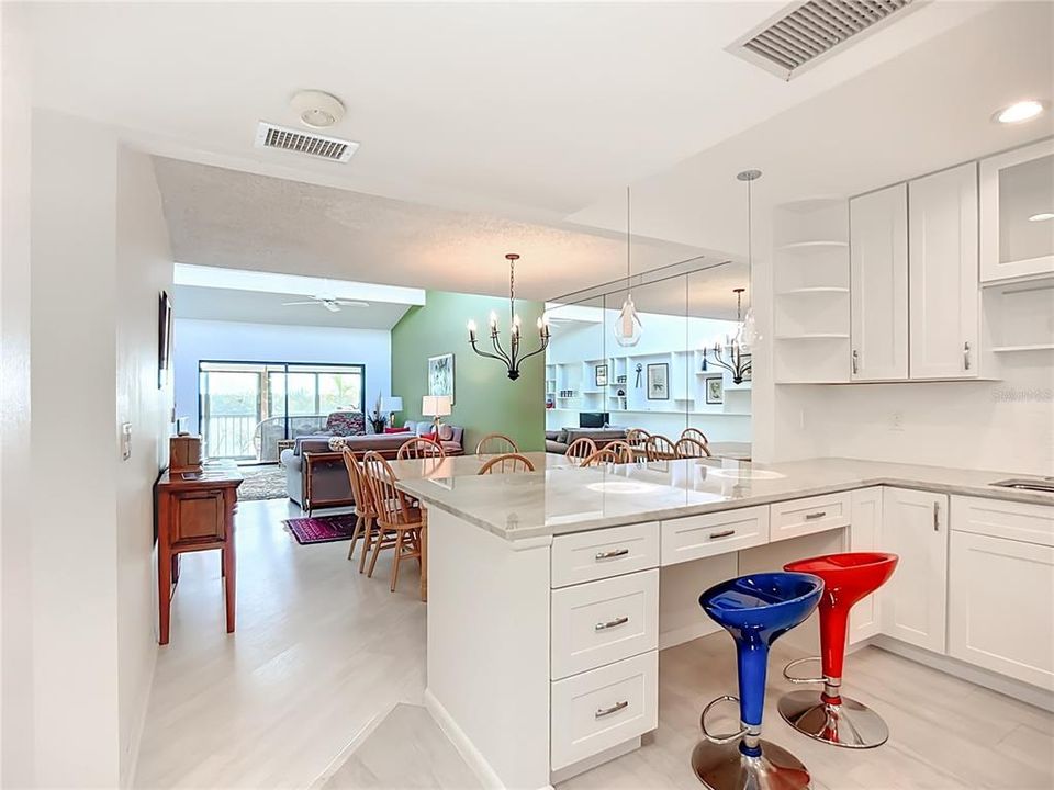 For Sale: $525,800 (2 beds, 2 baths, 1216 Square Feet)