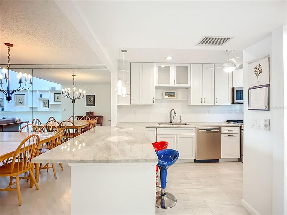 For Sale: $525,800 (2 beds, 2 baths, 1216 Square Feet)